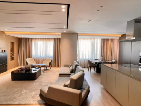 Luxury Lake View Duplex with Indoor Fireplace